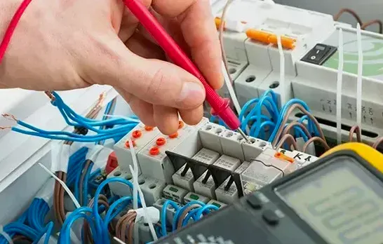 Professional electrician in Mitcham